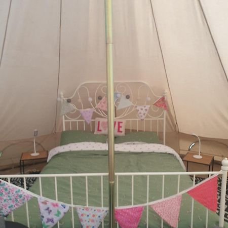 Готель Wildberry Glamping Orgeres-la-Roche Екстер'єр фото