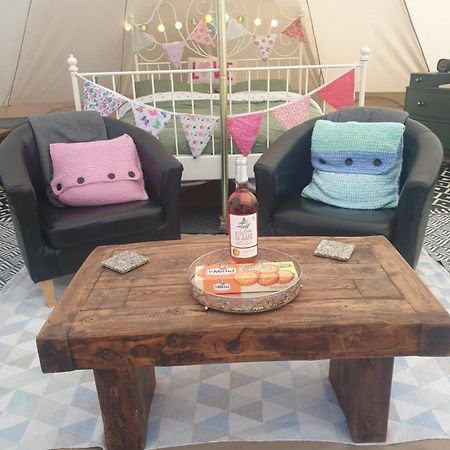 Готель Wildberry Glamping Orgeres-la-Roche Екстер'єр фото